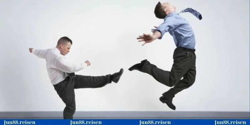 Mơ thấy đánh nhau với người lạ thường liên quan đến các số: 29, 92