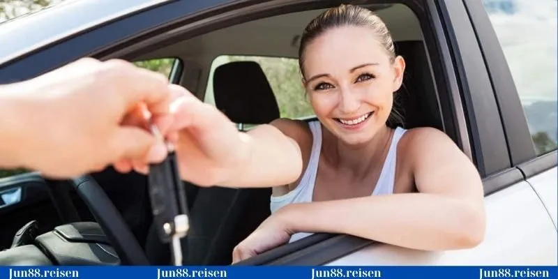 Mơ thấy mình lái xe ô tô màu trắng là điềm báo tốt